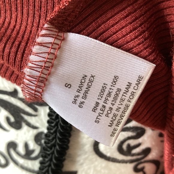 PINK ROSE | Women’s Short Sleeve V-Neck Ribbed Bodysuit - Picture 5 of 6